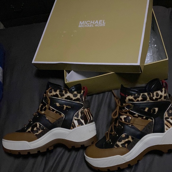 NIB Michael Kors Brooke Bootie - Picture 2 of 13